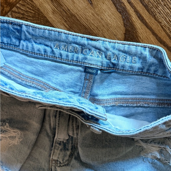 American Eagle Strigid Denim Mom Shorts Distressed Light Blue - Picture 6 of 7